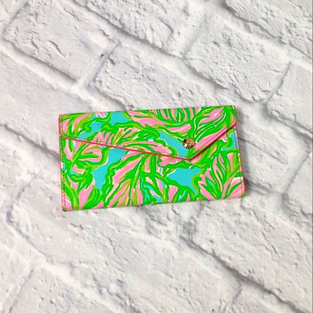Lilly Pulitzer multi color printed sunglasses case